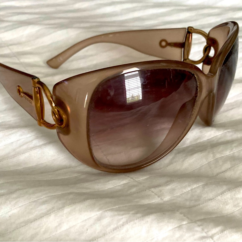 100% authentic Gucci sunglasses! Neutral tan. Looks great on all skin!